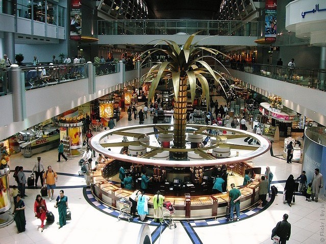 Аэропорт Дубая ввел новые правила упаковки багажа