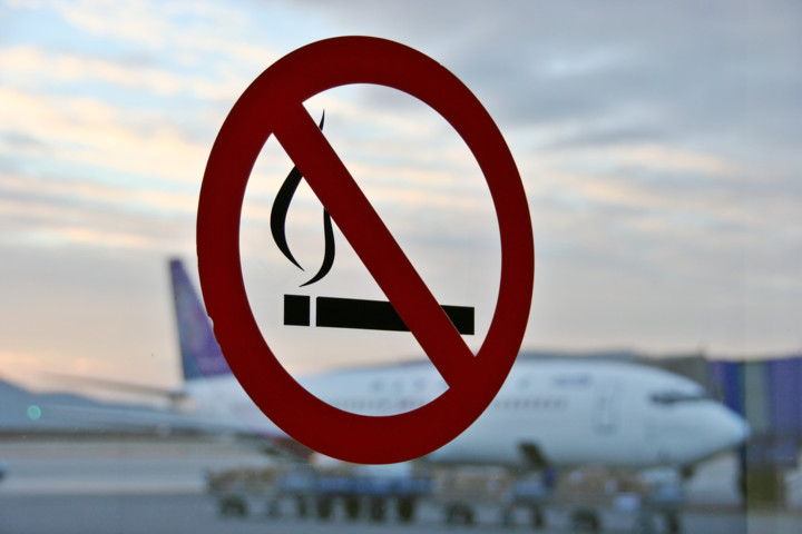 В аэропортах Таиланда больше не курят